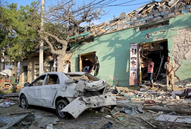 Somali'de bomba yüklü araçla saldırı: 14 ölü